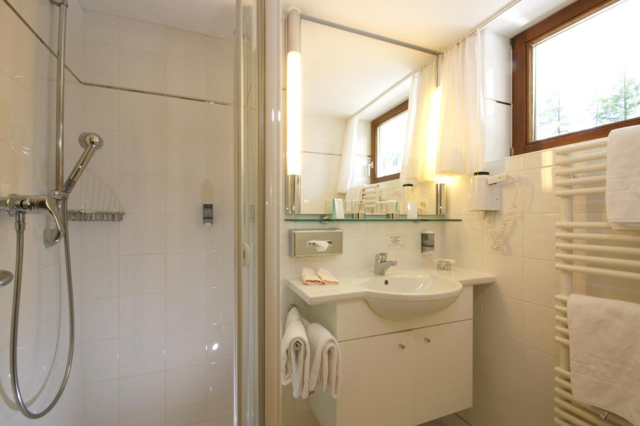 Hotel Post Sport- Und Wellness Samnaun Room photo